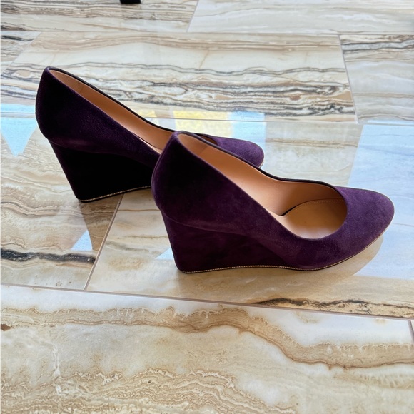 Salvatore Ferragamo Wedge Pumps 9B Plum Purple Suede Gold Chain - Picture 4 of 13